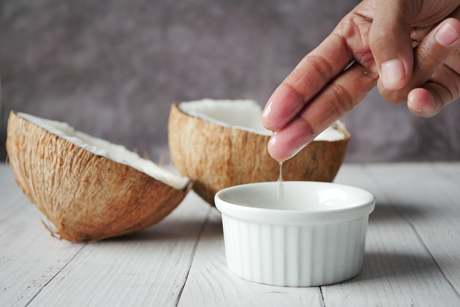 Coconut Oil in Your Kitchen: Benefits, Drawbacks, and How to Choose the Best One